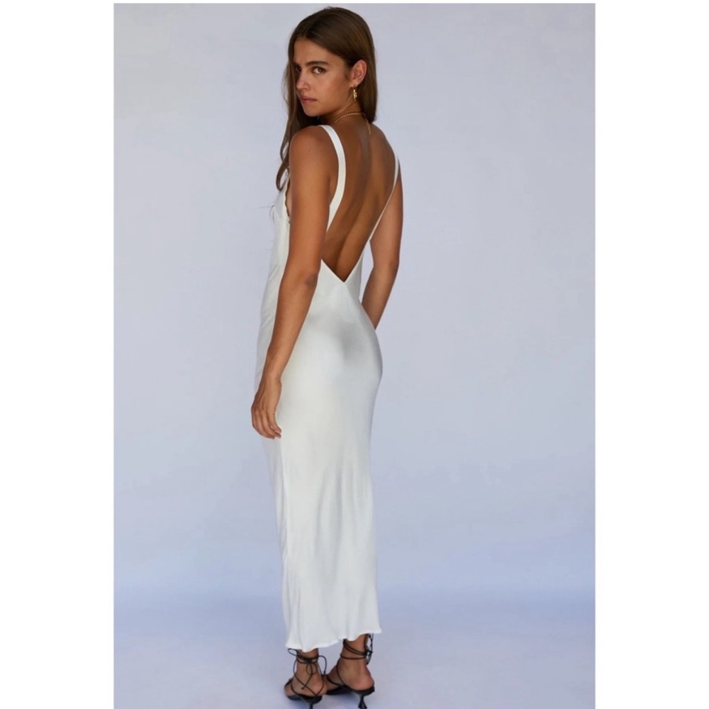 Elegant White Backless Dress